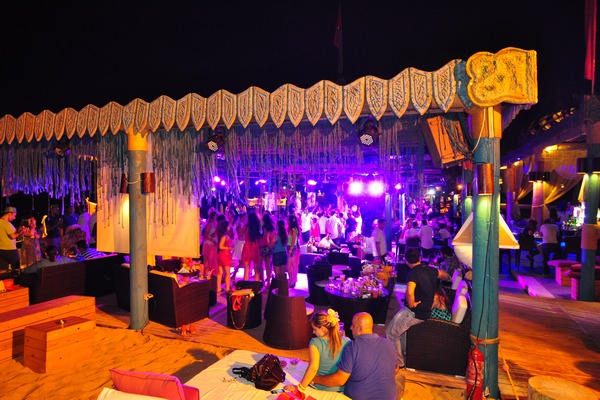 Saturday Night At Edde Sands